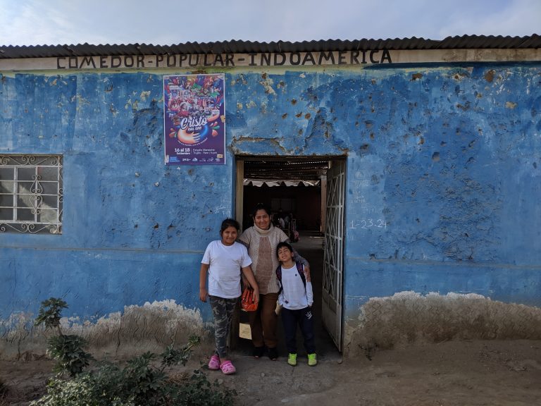 'Niños Del Oro' community center front door.