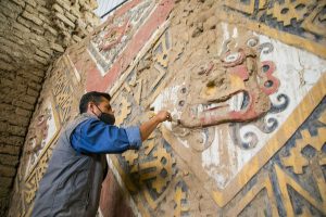 Huaco de la luna restoration man small